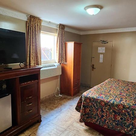Town House Inn And Suites Elmwood Park Extérieur photo