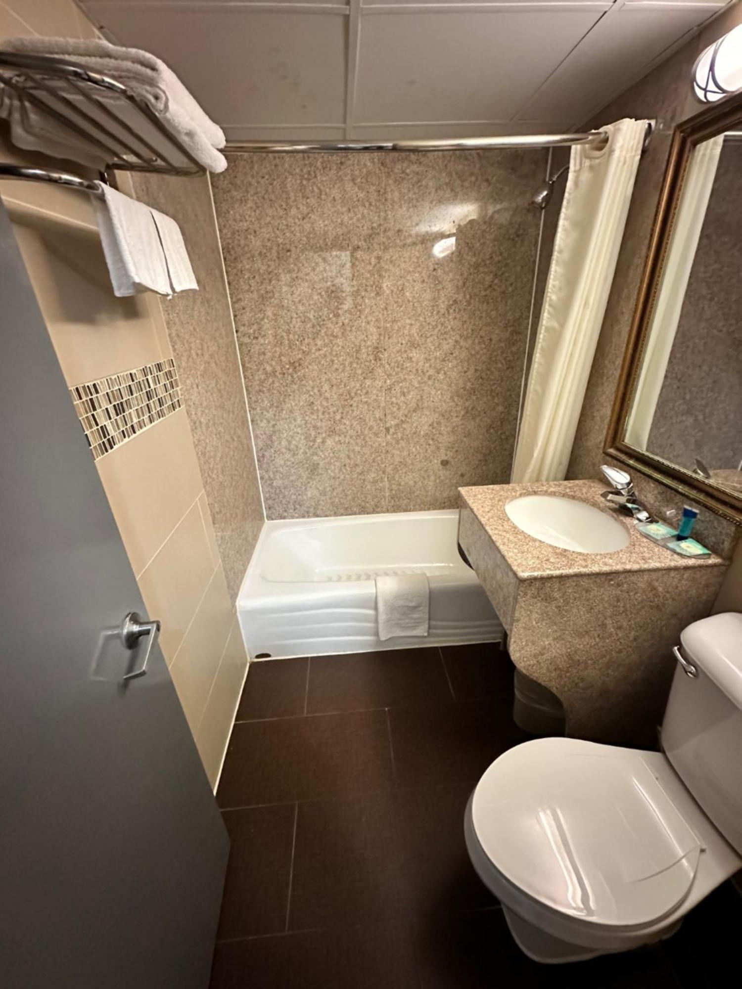 Town House Inn And Suites Elmwood Park Extérieur photo